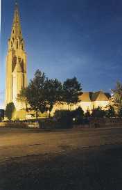 eglise-plouagat.jpg (5410 octets)